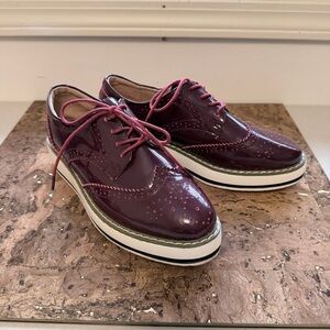 Women’s Burgundy Oxford Shoes with Brogue Detailing